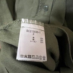 カーキ　襟付きワンピースの画像