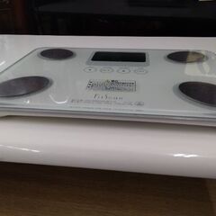 薄型超便利　極上美品　タニタ　体重計　体脂肪計　ダイエットの画像