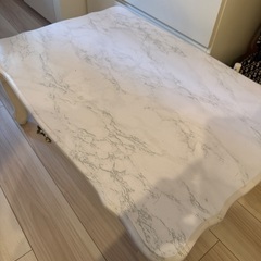 折りたたみテーブルの画像