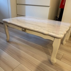 折りたたみテーブルの画像