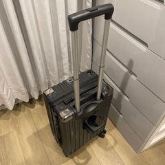 スーツケース　1人用　ドリンクホルダー付きの画像