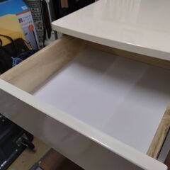 鏡面仕上げ　サイドテーブル　テレビ台　　花台　パソコンデスク　ソファー テーブル　サイドテーブル　パソコンラック　ベッド テーブルの画像