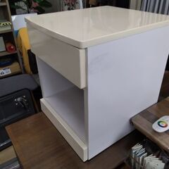 鏡面仕上げ　サイドテーブル　テレビ台　　花台　パソコンデスク　ソファー テーブル　サイドテーブル　パソコンラック　ベッド テーブルの画像