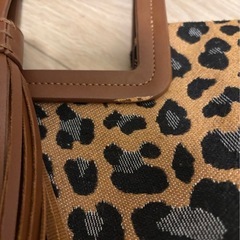 ヒョウ柄ハンドバッグの画像