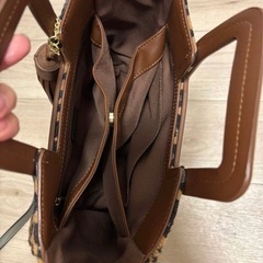 ヒョウ柄ハンドバッグの画像