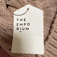 未使用　THE EMPORIUM ベージュ ニット帽　ワールドの画像