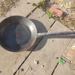 業務：鉄フライパン：ステーキ焼き専用：円型直６６」ｃｍ深さ５ｃｍ持つ手４２：の画像