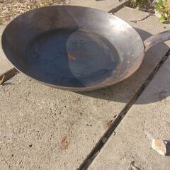 業務：鉄フライパン：ステーキ焼き専用：円型直６６」ｃｍ深さ５ｃｍ持つ手４２：の画像