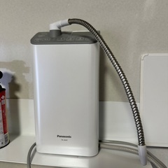 大容量　キッチンボード　食器棚の画像