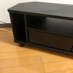 黒色テレビ台の画像
