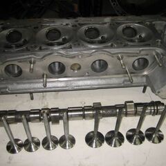 Mベンツ190E-20-23ー8バルプエンジンシリンダーヘツト取付け実施中の画像