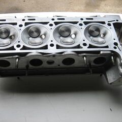 Mベンツ190E-20-23ー8バルプエンジンシリンダーヘツト取付け実施中の画像