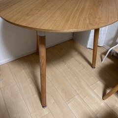 テーブル、丸テーブル、カフェテーブル、ダイニングテーブルの画像
