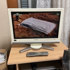AQUOS 液晶　20 型 シャープテレビの画像