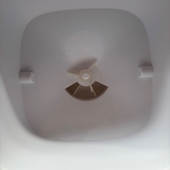 PETLIBROの猫用自動給餌器の画像