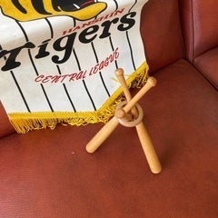 阪神タイガース優勝！ペナントとミニチュアバットの画像