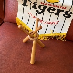 阪神タイガース優勝！ペナントとミニチュアバットの画像