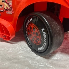 訳ありカーズ ライトニング・マックィーン 足けり乗用玩具の画像