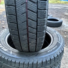 大人気　スタッドレスタイヤ　ブリザックVRX3の画像