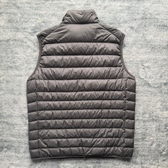 ユニクロ ウルトラライト ダウン ベスト (Lサイズ)の画像
