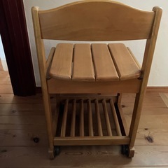 ⭕️学習机で使ってた椅子★コロ付きの画像