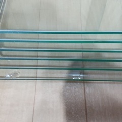 差し上げます。120cmx40cm棚ガラス６枚　棚受けブラケット12本の画像