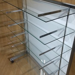 差し上げます。120cmx40cm棚ガラス６枚　棚受けブラケット12本の画像