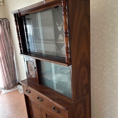 アンティーク食器棚
の画像