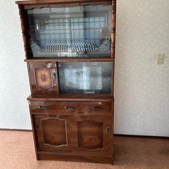 アンティーク食器棚
の画像