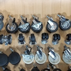 決まりました。差し上げます。キャスター・ゴムキャスター・プラスチックキャスター・etcの画像