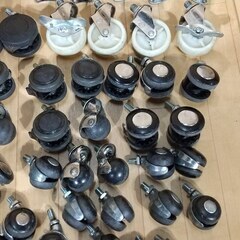 決まりました。差し上げます。キャスター・ゴムキャスター・プラスチックキャスター・etcの画像