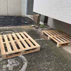 木製パレット12型サイズ×2枚【無料譲渡】の画像