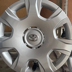 200系ハイエースバン　純正ホイールキャップの画像