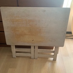 折りたたみテーブルの画像