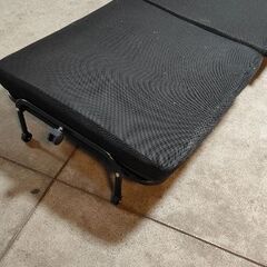 折りたたみベッド 中古　ブラックの画像