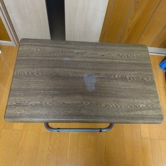 折りたたみテーブルの画像