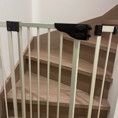 【2点とも取引中】①  ベビーゲート ベビーフェンス ベビーガード の画像