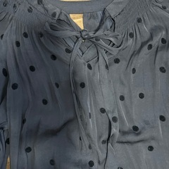 ドット柄黒ワンピースの画像