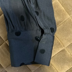 ドット柄黒ワンピースの画像