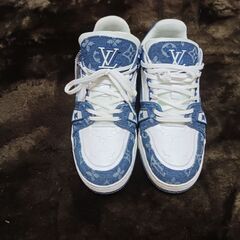 人気のLVトレイナーズスニーカー(マリーネ)の画像