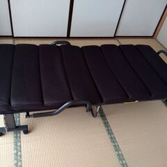 折り畳みベッド　リクライニング機能付の画像