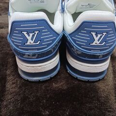 人気のLVトレイナーズスニーカー(マリーネ)の画像