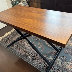 昇降テーブルの画像