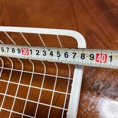 白い鉄樹脂加工カゴ、いろんな物収納できます。の画像