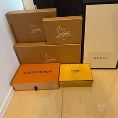 ハイブランド紙袋、箱の画像