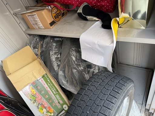 スタッドレスタイヤ　205/65R16
