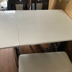 食卓テーブルの画像