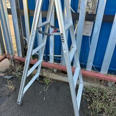 脚軽　脚立　アルミ製　軽量　庭　工事　ハシゴ　人気タイプです！の画像