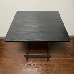 折りたたみテーブルの画像