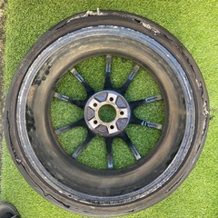 アドバンレーシングタイヤホイールの画像